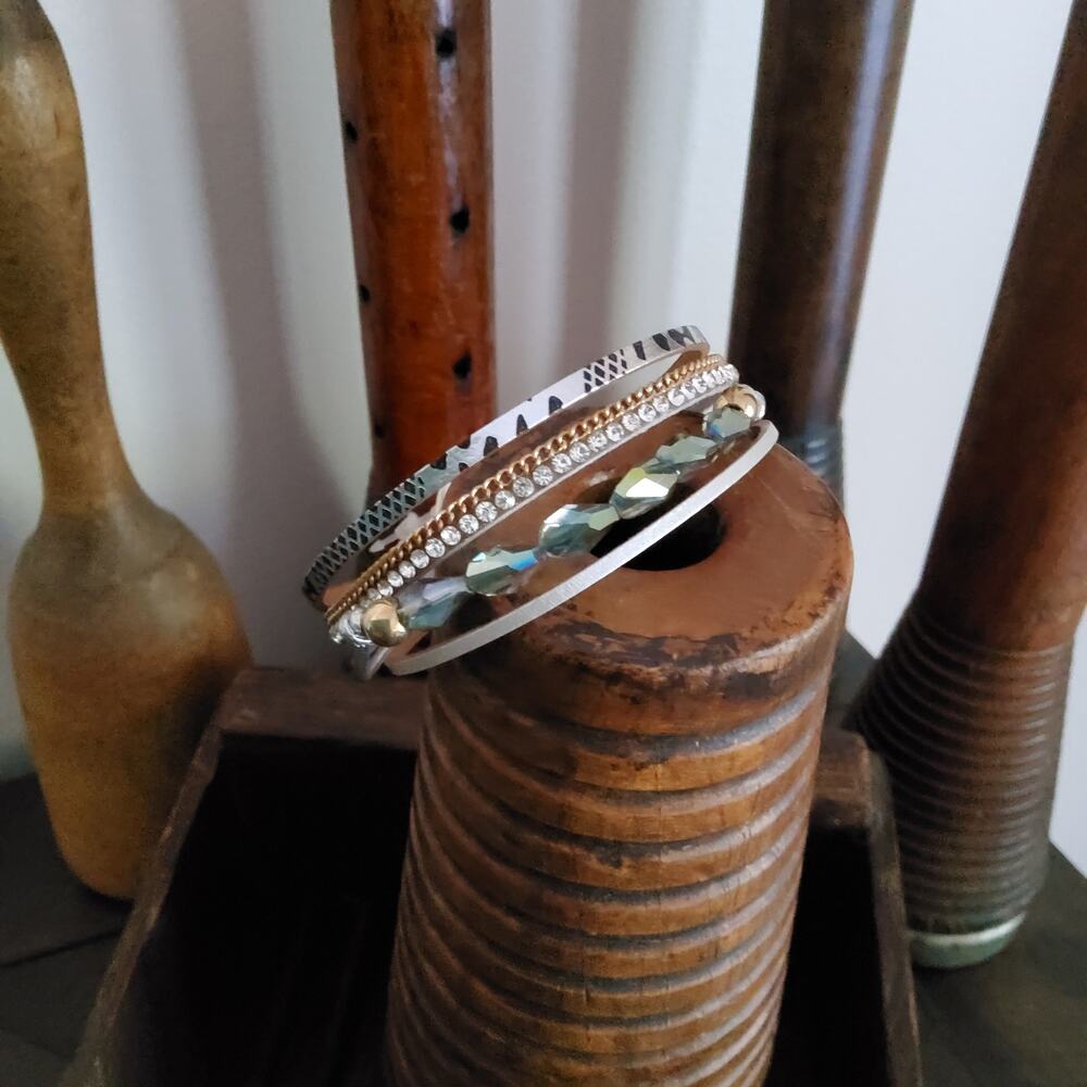 Fashionable Magnetic Glass Bead Faux Leather Rhinestone Layered Bracelet